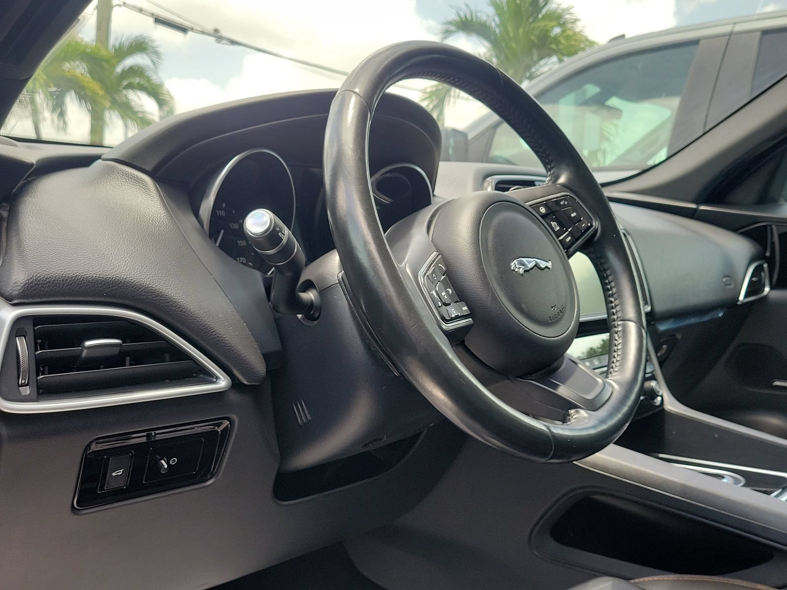 Used 2017 Jaguar F-PACE Prestige AWD/4WD image 10