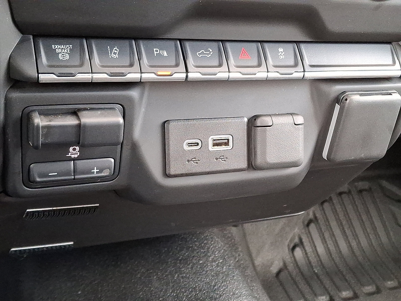 Used 2024 Chevrolet Silverado 3500 W/T image 22