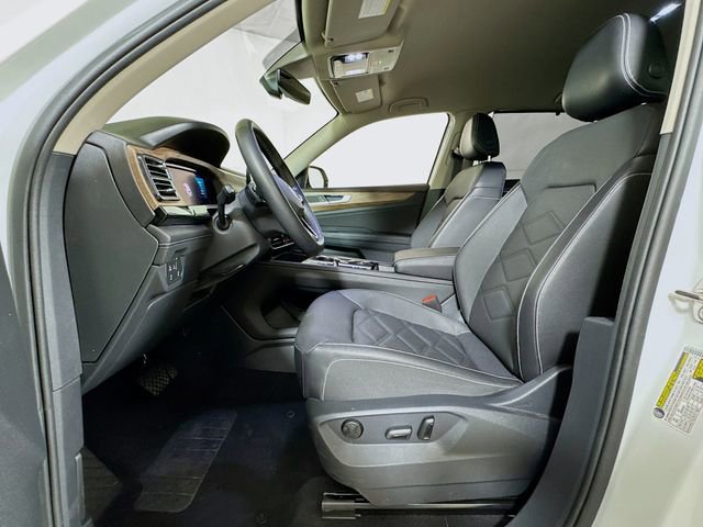 Used 2025 Volkswagen Atlas SE FWD image 19