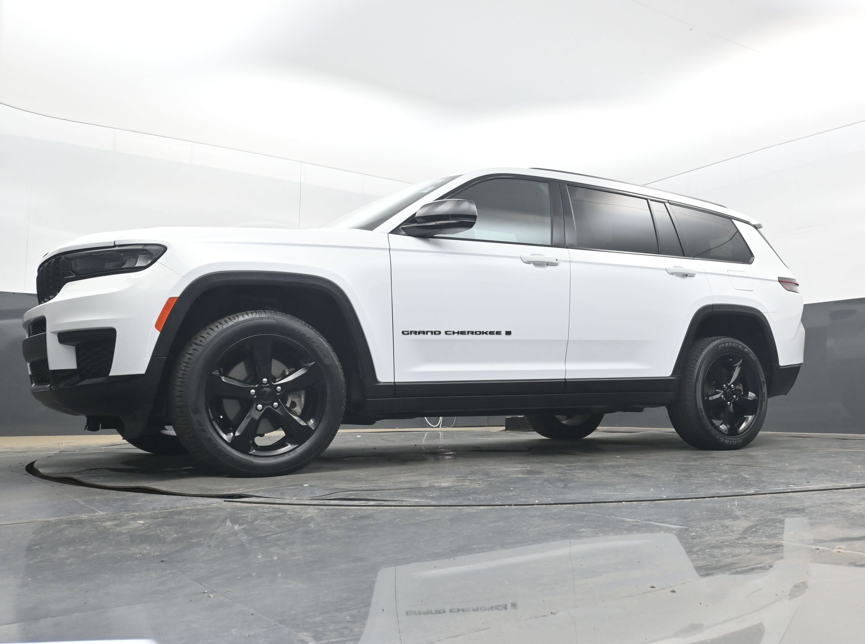 Used 2024 Jeep Grand Cherokee L Laredo image 21