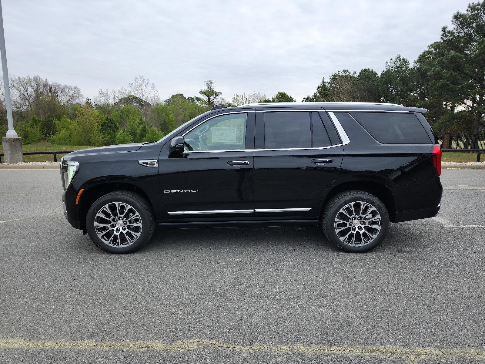 New 2026 GMC Yukon Denali w/ Denali Reserve Package AWD/4WD image 2