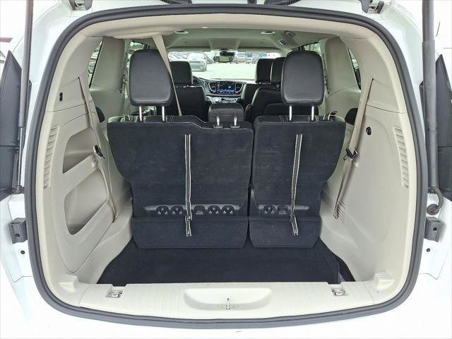 Certified 2024 Chrysler Pacifica Touring-L image 28