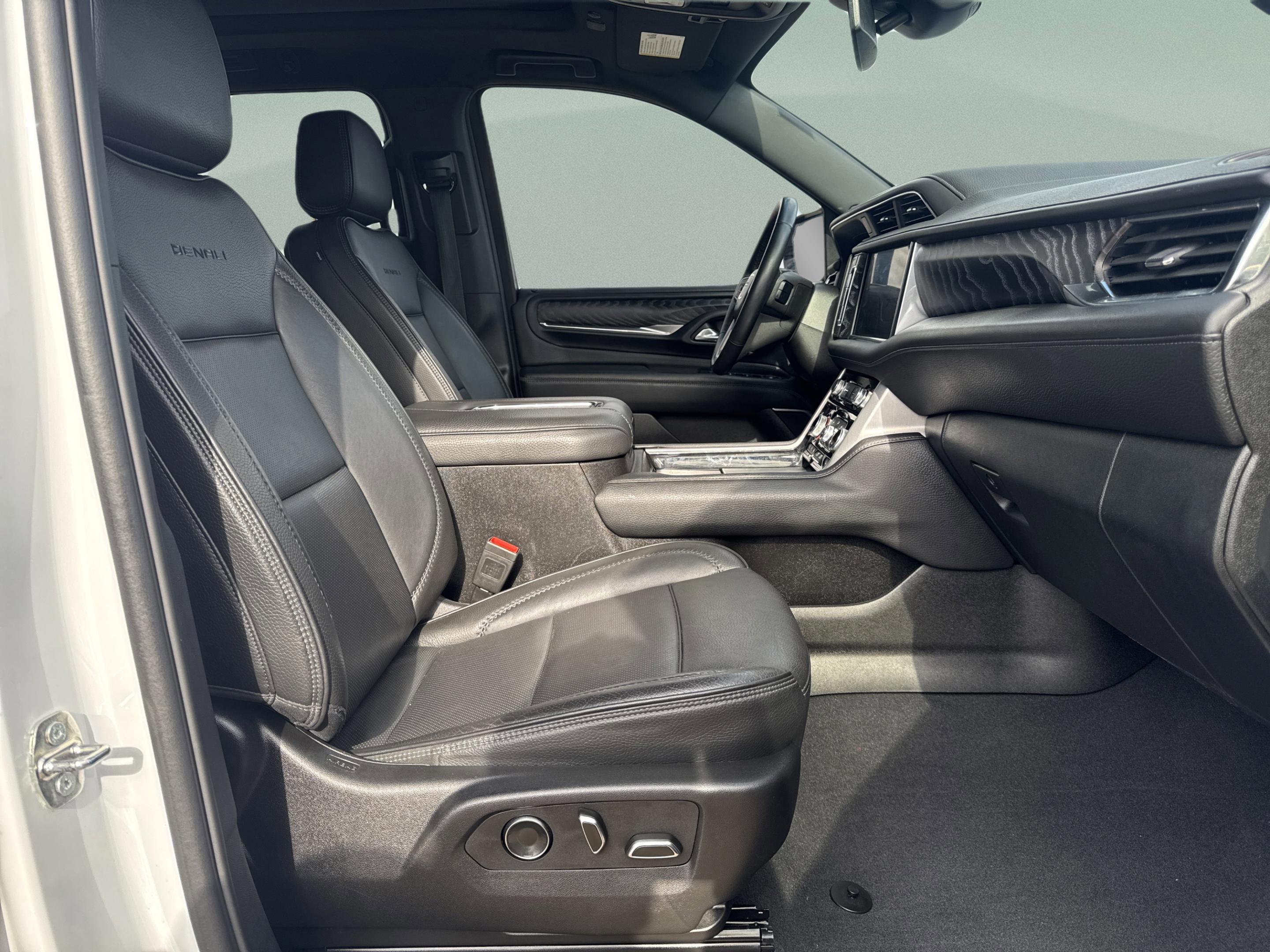 Used 2024 GMC Yukon XL Denali image 33