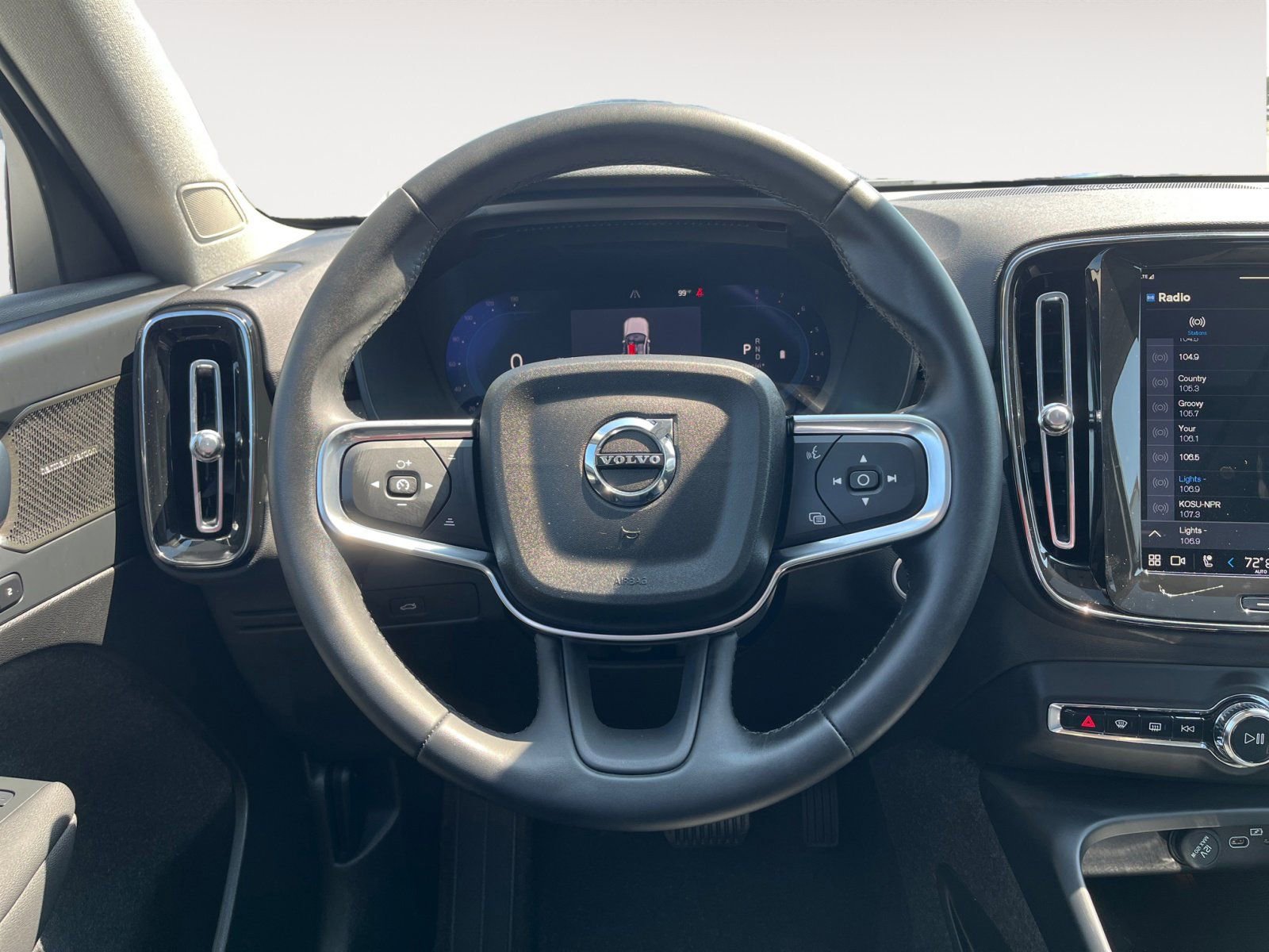 Used 2025 Volvo XC40 B5 Plus w/ Protection Package Premier image 12