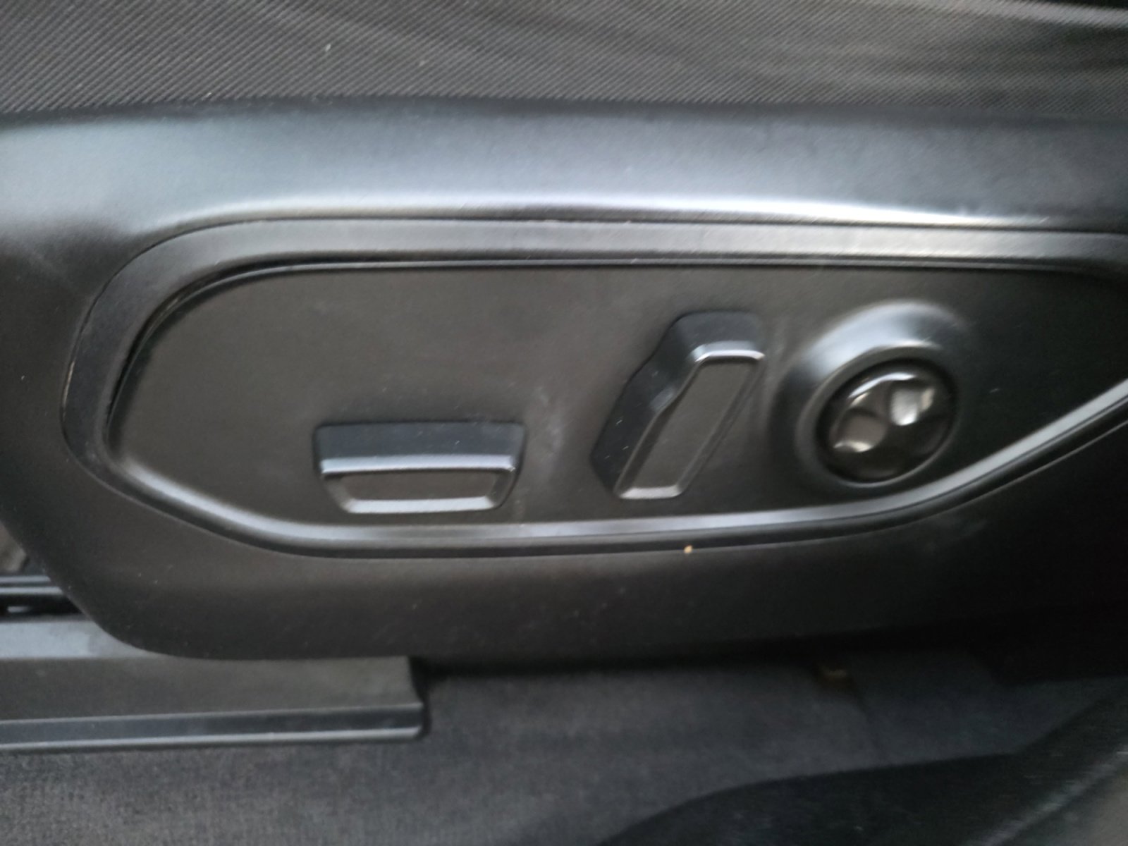 Used 2022 Jeep Grand Cherokee L Limited w/ Luxury Tech Group II image 15