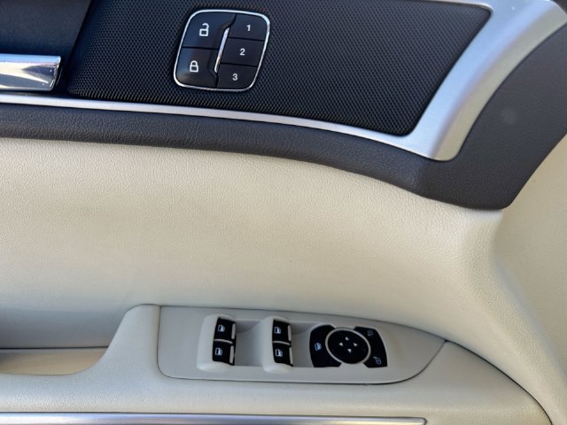 Used 2013 Lincoln MKZ FWD image 24