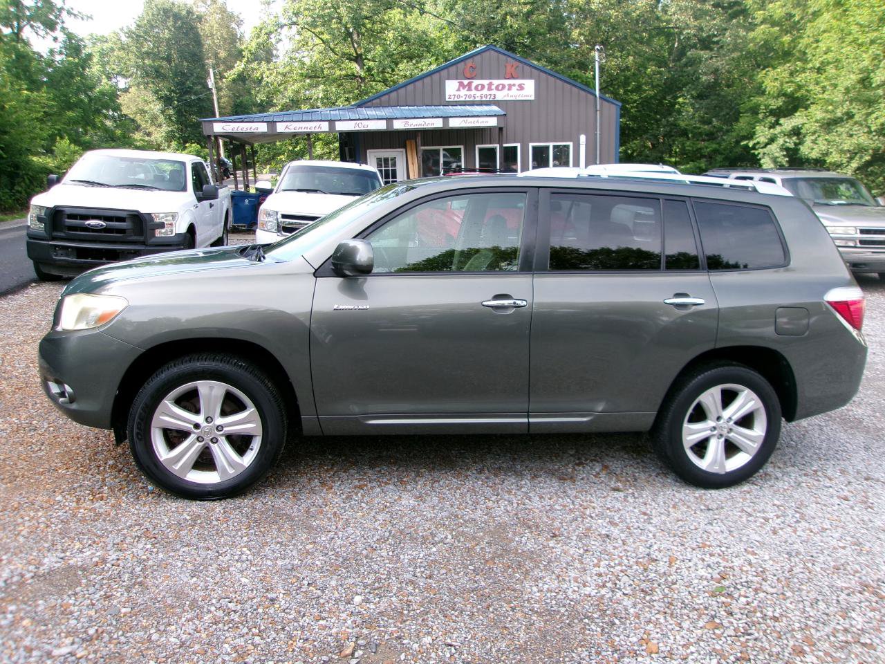 Used 2001 Chevrolet Suburban LT w/ LT Preferred Equipment Group RWD image 26