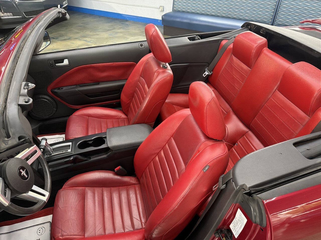 Used 2005 Ford Mustang GT Premium RWD image 28
