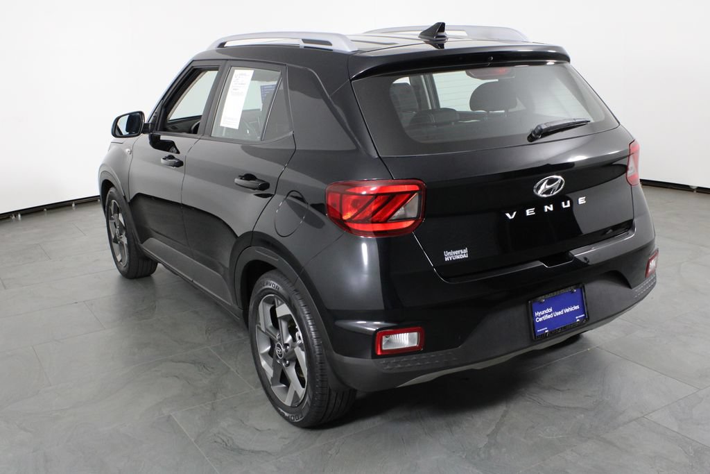 Certified 2022 Hyundai Venue SEL FWD image 4