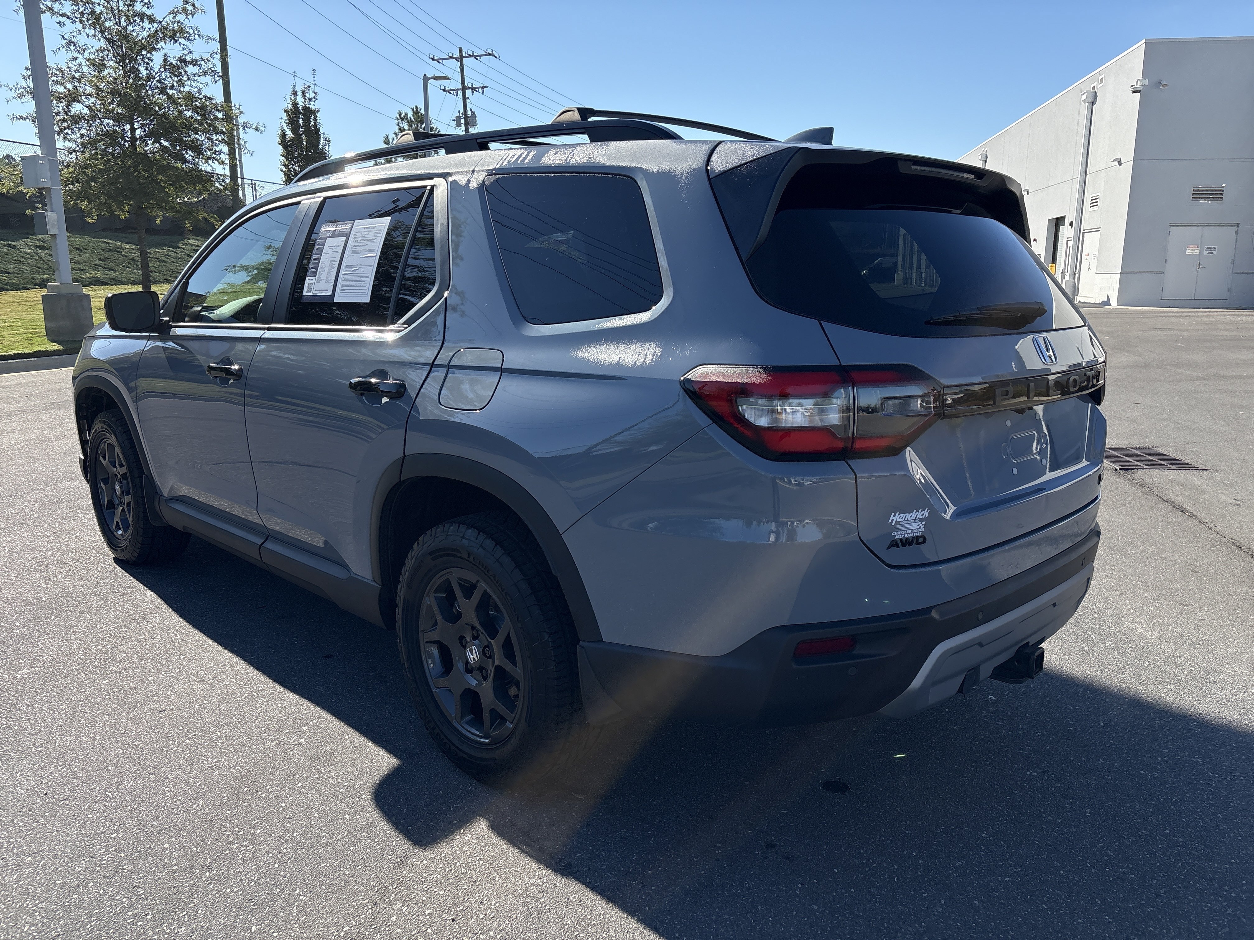 Used 2025 Honda Pilot TrailSport image 7