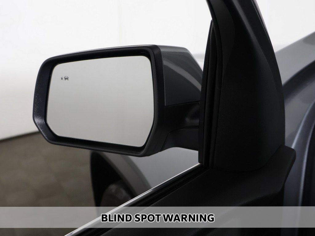 Used 2023 GMC Acadia SLE w/ Driver Convenience Package image 4