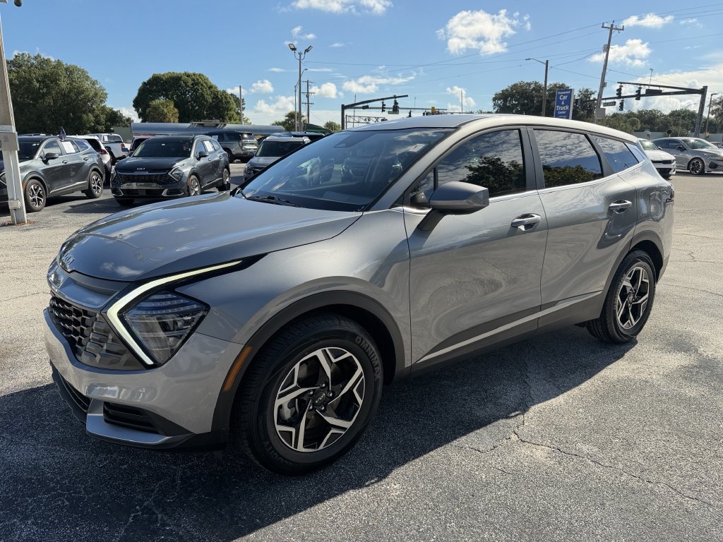 Certified 2025 Kia Sportage LX FWD image 8