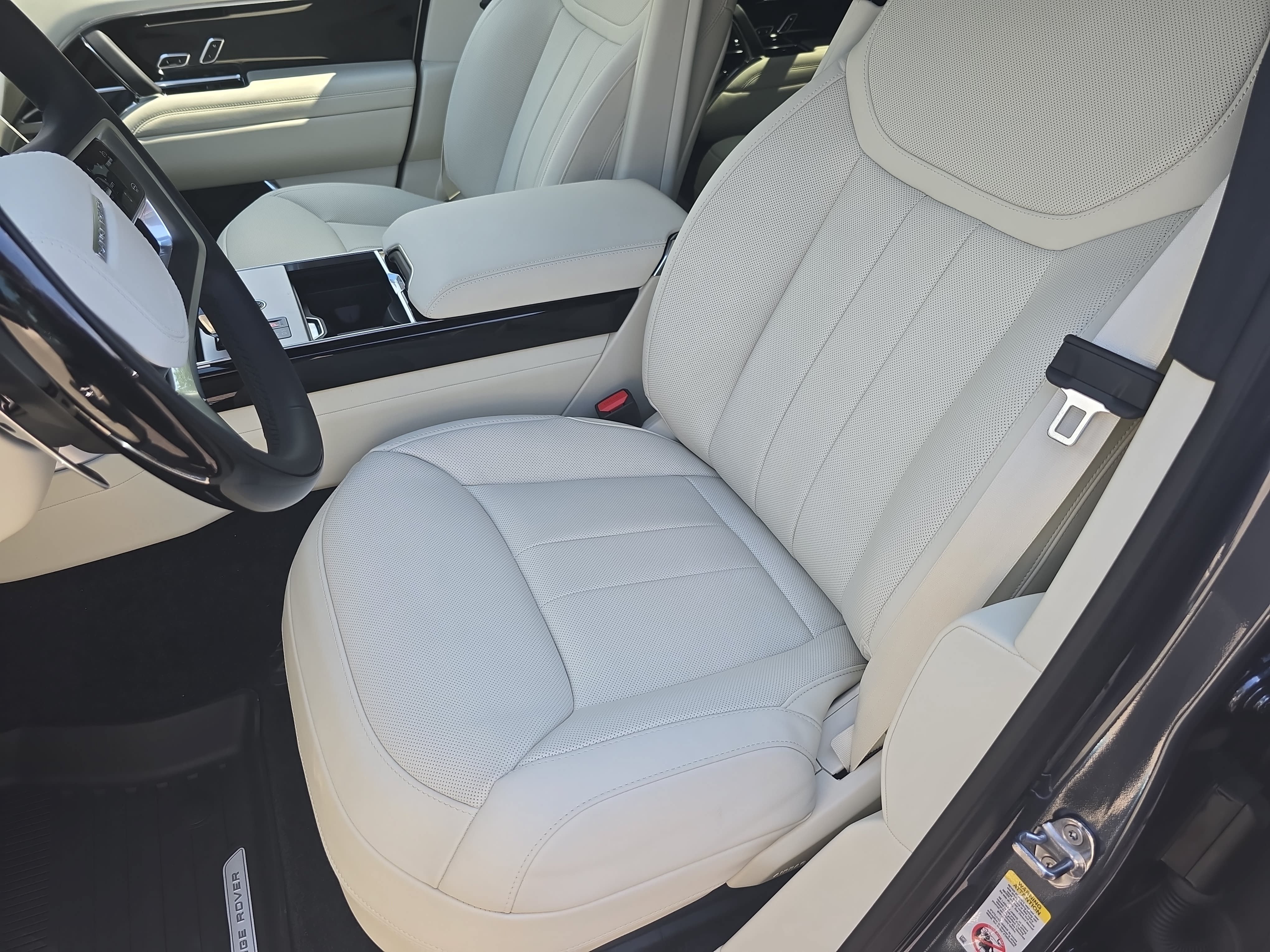 New 2026 Land Rover Range Rover Long Wheelbase SE AWD/4WD image 15