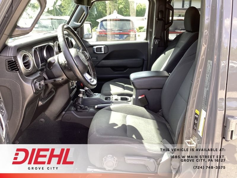 Used 2022 Jeep Wrangler Unlimited Sahara w/ Cold Weather Group AWD/4WD image 17