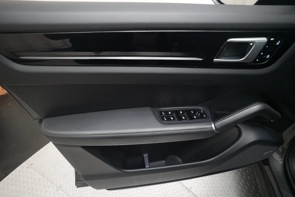 Used 2020 Porsche Cayenne S AWD/4WD image 11