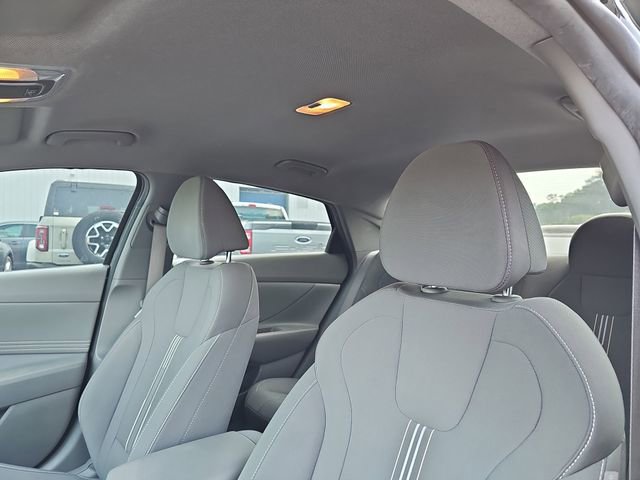 Used 2022 Hyundai Elantra SEL w/ Convenience Package FWD image 10