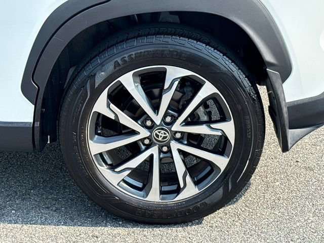 Used 2023 Toyota Corolla Cross XLE w/ Convenience Package FWD image 20