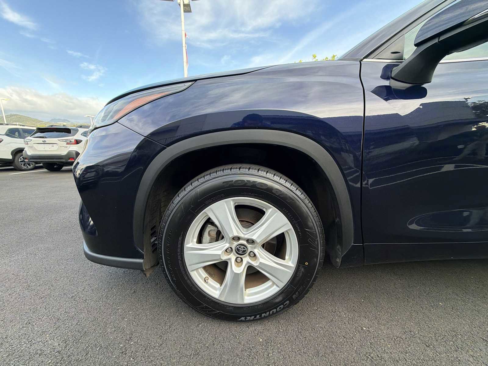 Used 2023 Toyota Highlander L image 11