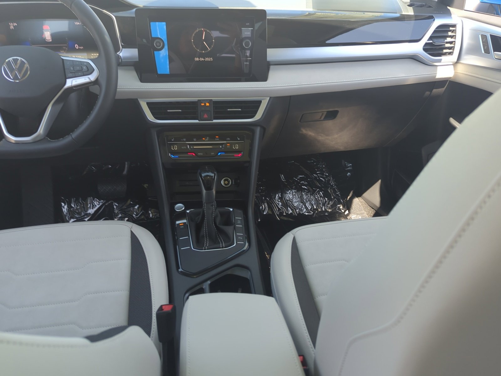 New 2025 Volkswagen Taos SE image 19