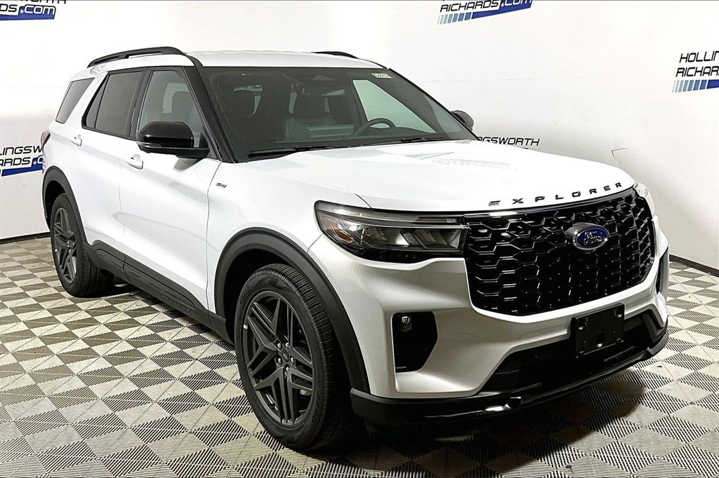 New 2026 Ford Explorer ST-Line image 2