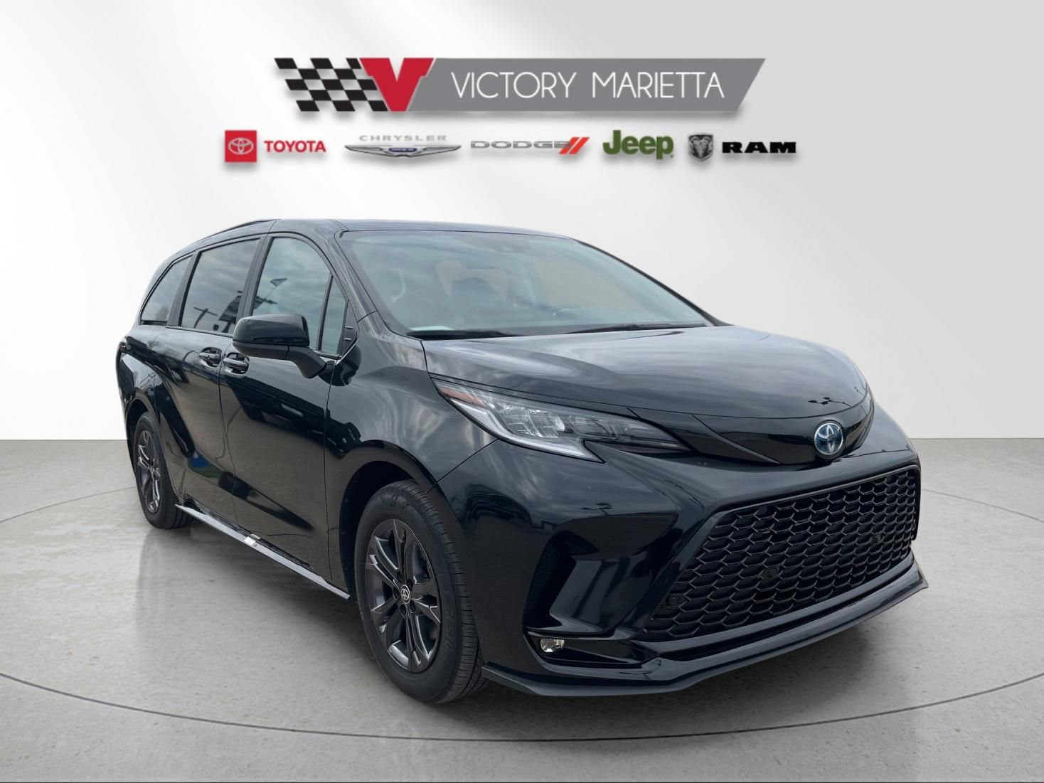 Used 2025 Toyota Sienna XSE w/ XSE Plus Package image 7