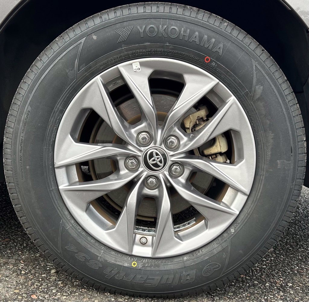 Certified 2024 Toyota Sienna LE AWD/4WD image 29