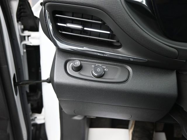 Used 2025 Buick Envista Preferred image 37