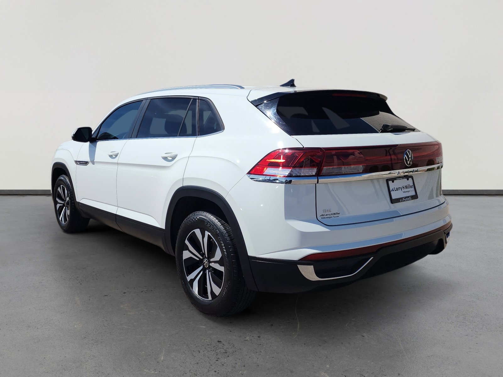 Certified 2024 Volkswagen Atlas Cross Sport SE image 3