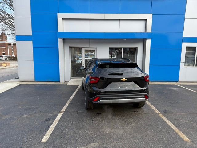 New 2026 Chevrolet Trax LT w/ Sunroof Package FWD image 6