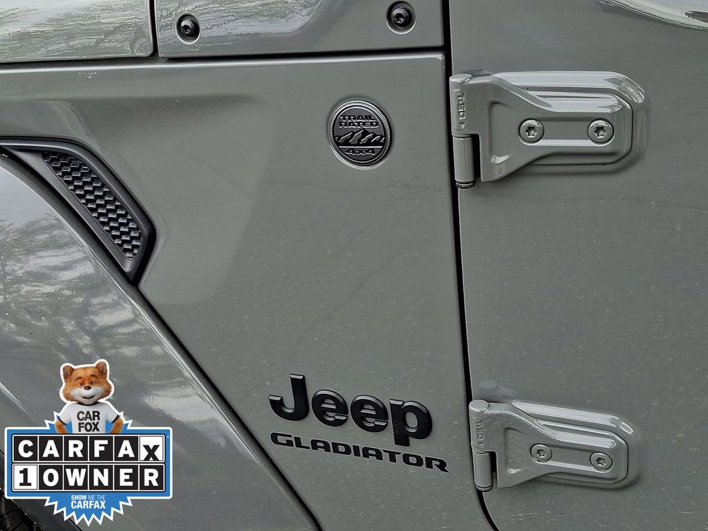 Used 2022 Jeep Gladiator Willys AWD/4WD image 29