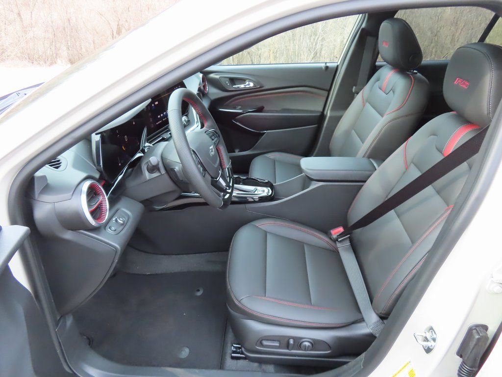 New 2026 Chevrolet Trax RS w/ Sunroof Package image 20