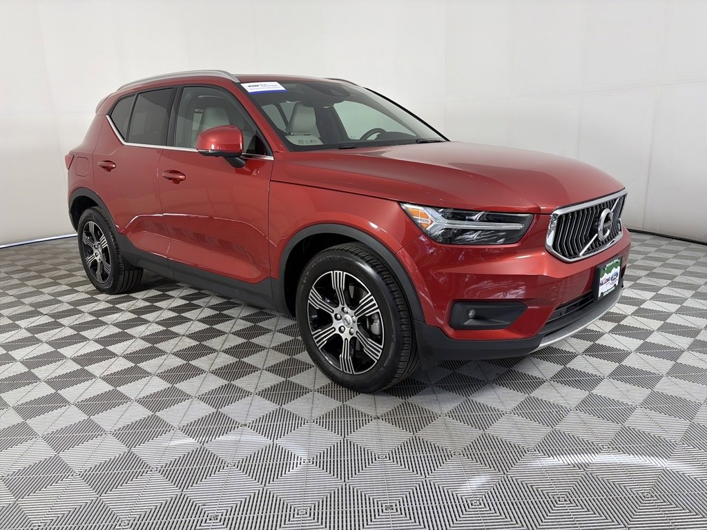 Used 2022 Volvo XC40 T5 Inscription image 1