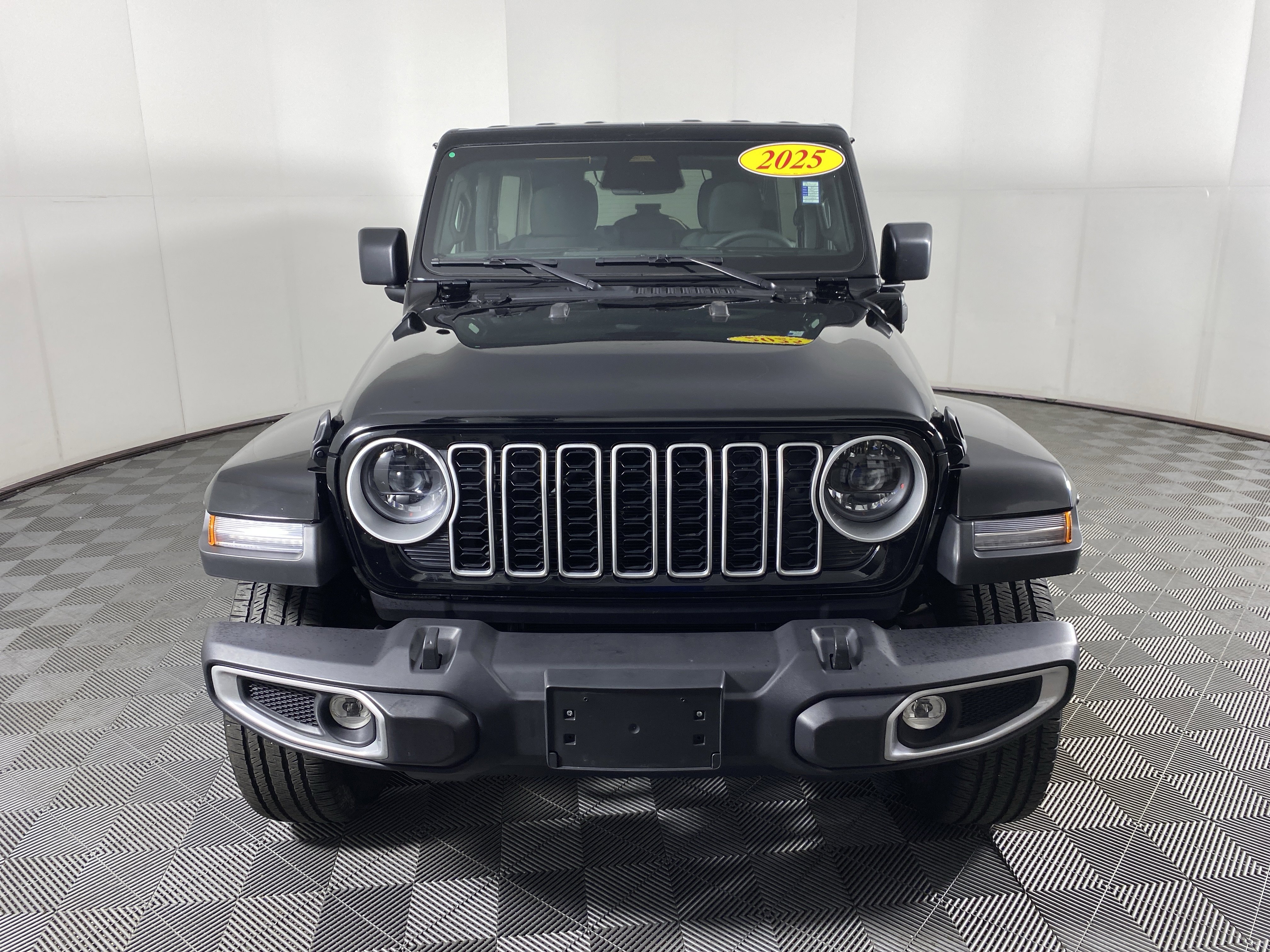 Used 2025 Jeep Wrangler Sahara AWD/4WD image 12