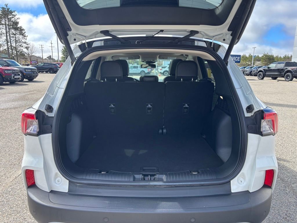 Used 2020 Ford Escape Titanium AWD/4WD image 16