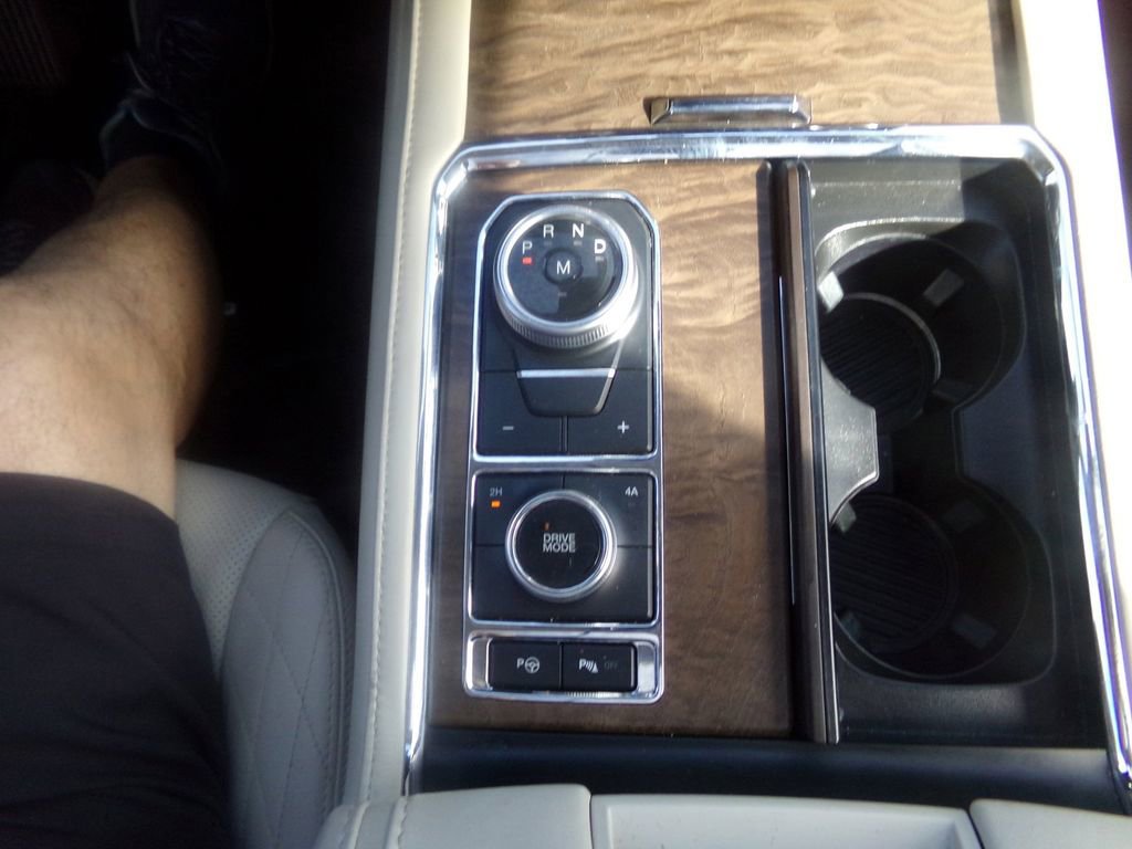 Used 2021 Ford Expedition Platinum image 23