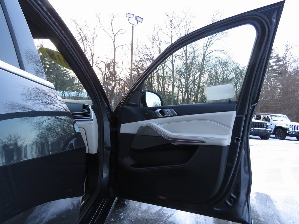 Used 2019 BMW X7 xDrive50i w/ Executive Package image 12