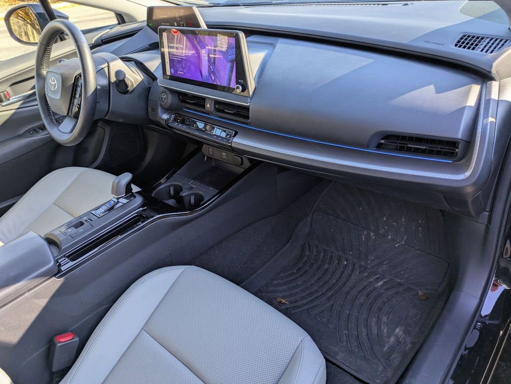 Used 2023 Toyota Prius XLE image 27