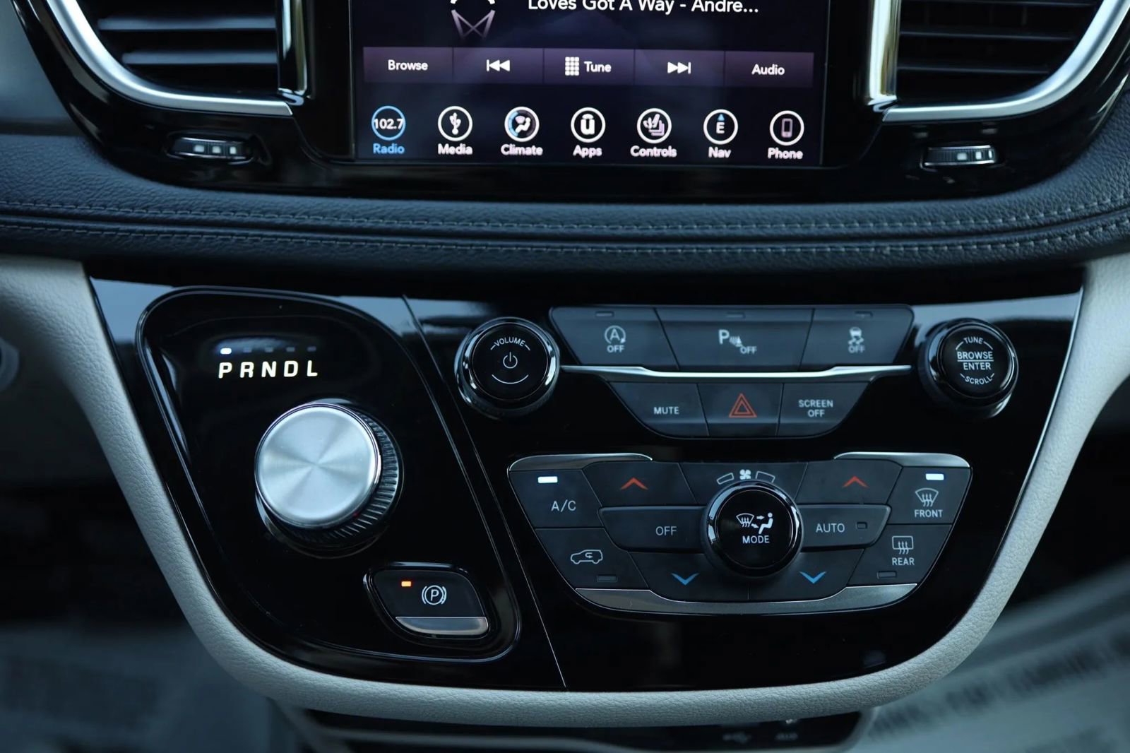 Used 2019 Chrysler Pacifica Limited FWD image 24
