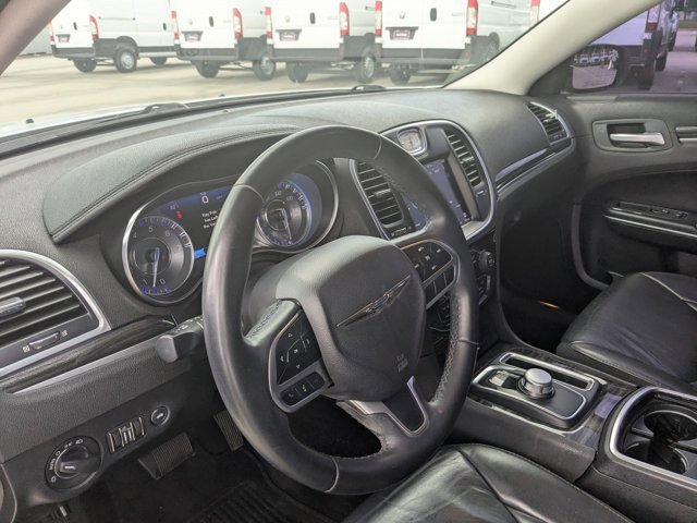 Used 2018 Chrysler 300 Touring L image 10