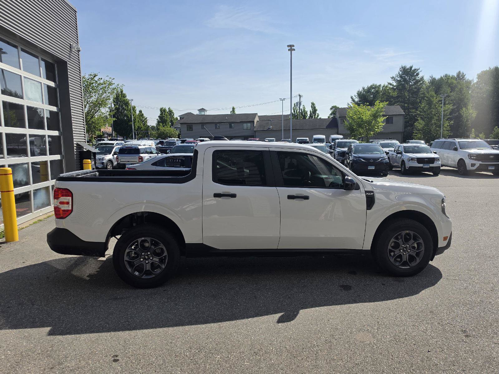 Used 2025 Ford Maverick XLT w/ Equipment Group 301A AWD/4WD image 2