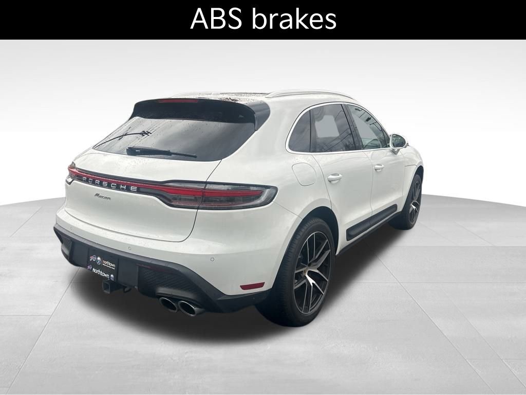 Used 2023 Porsche Macan Base image 8