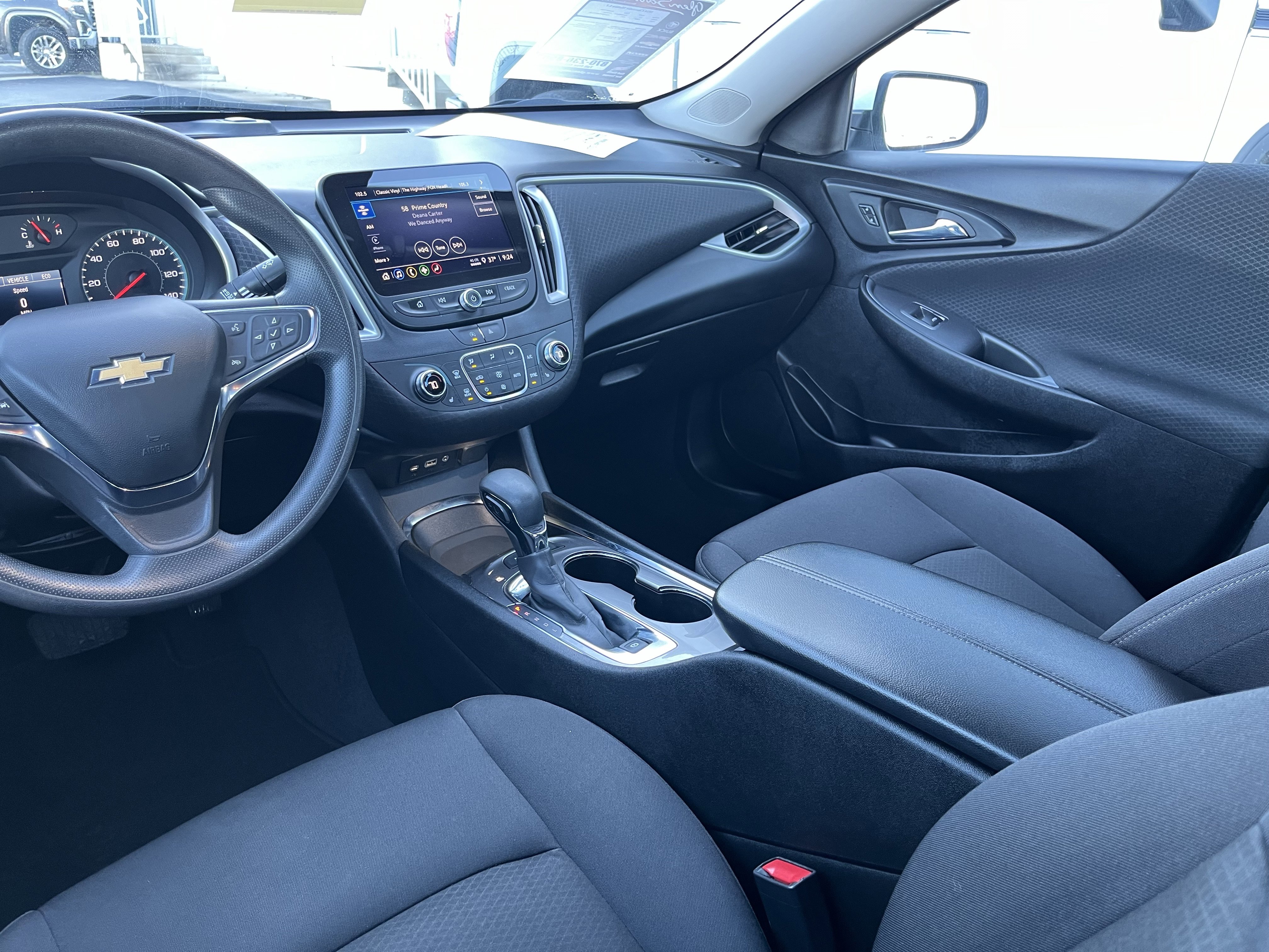 Used 2024 Chevrolet Malibu LT image 3