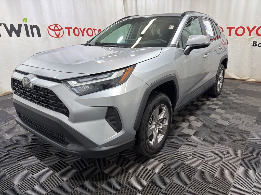 Used 2025 Toyota RAV4 XLE AWD/4WD image 3