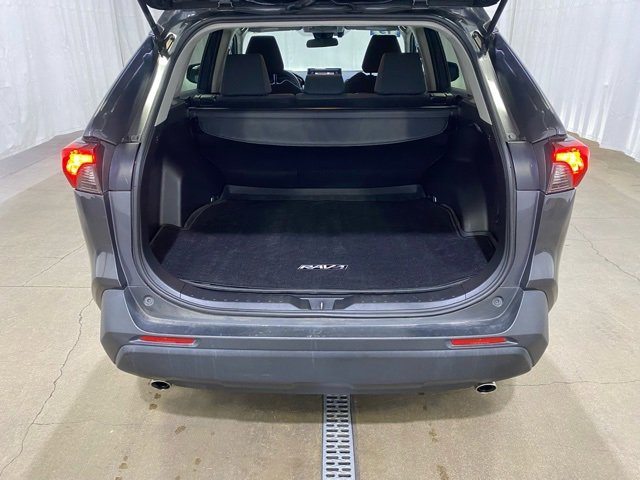 Used 2019 Toyota RAV4 LE w/ Carpet Mat Package image 11