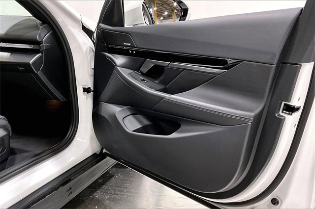 Used 2024 BMW 530i xDrive w/ Convenience Package image 18