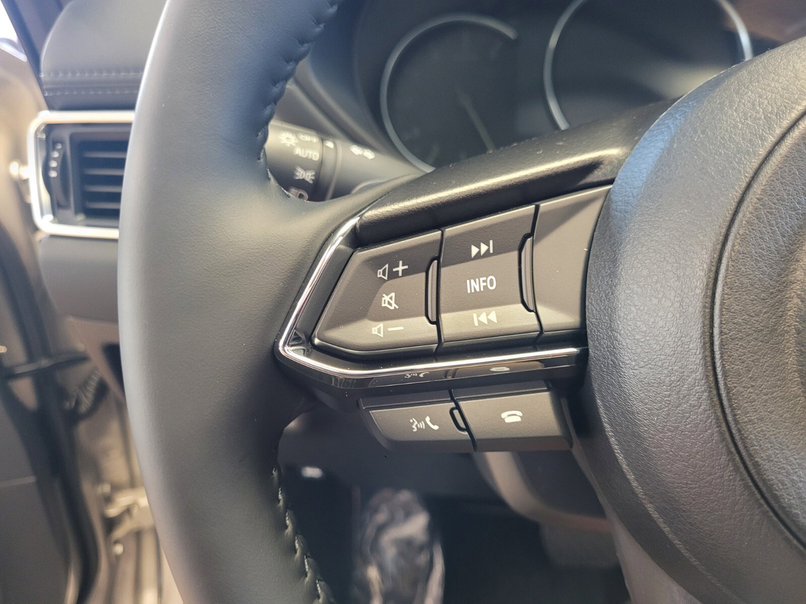 New 2025 MAZDA CX-5 AWD 2.5 S w/ Premium Plus Pkg image 32