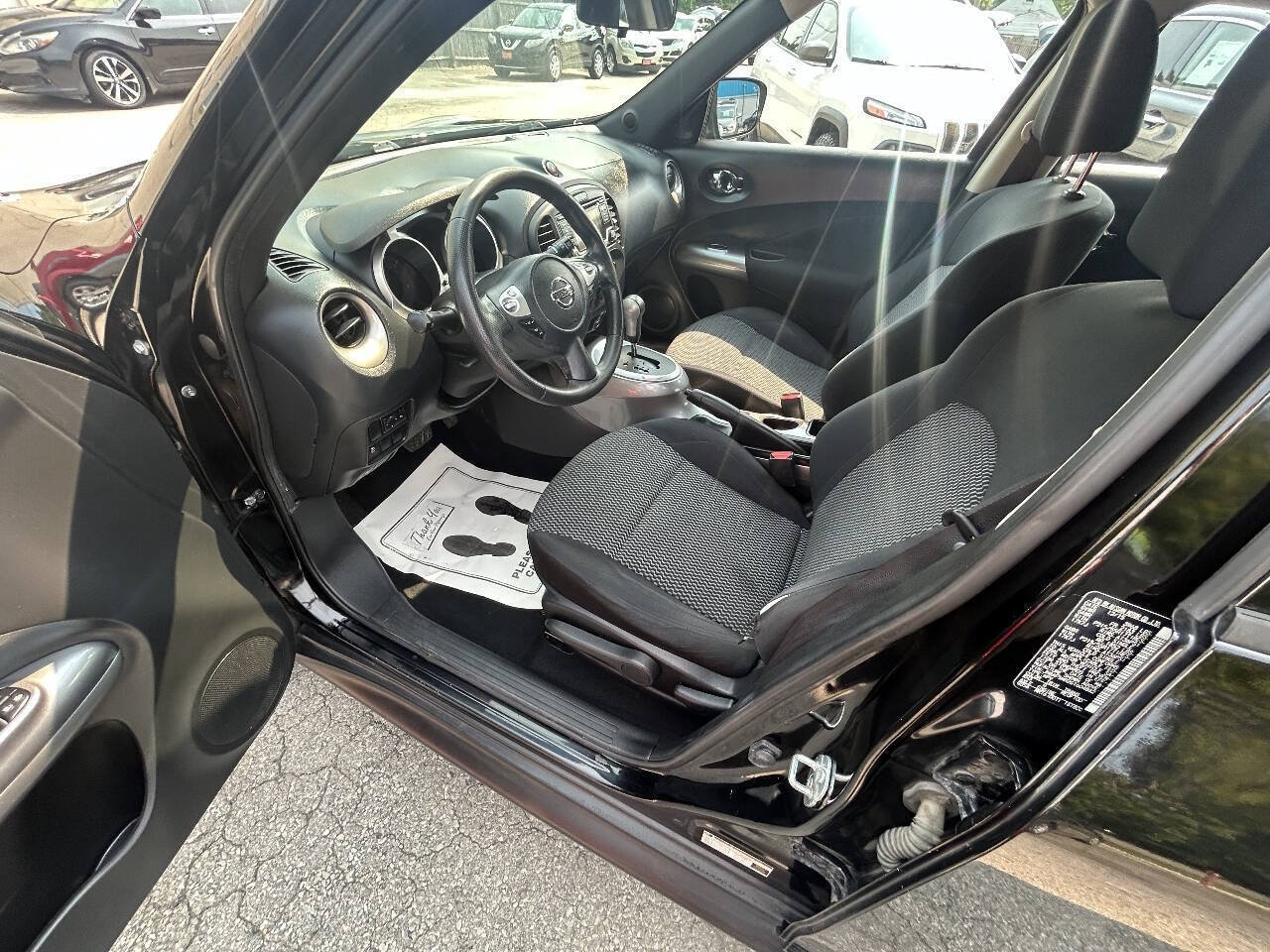Used 2016 Nissan Juke S FWD image 6