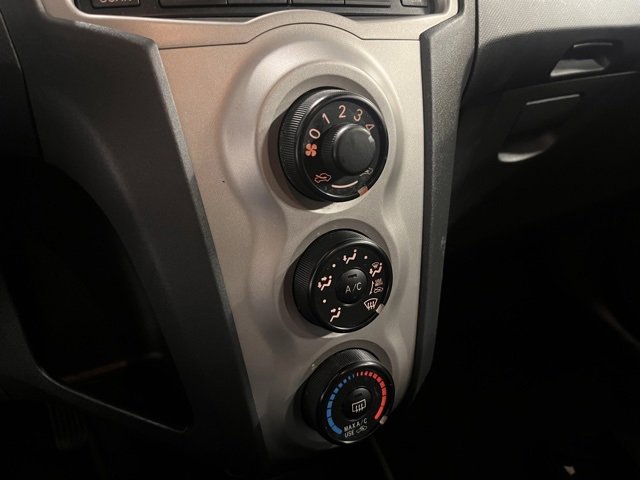 Used 2010 Toyota Yaris 2-Door Hatchback image 19