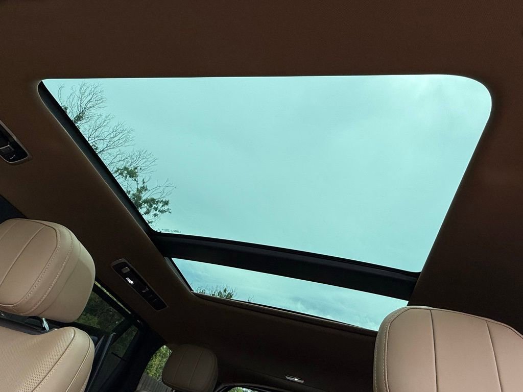 Used 2025 Land Rover Range Rover Long Wheelbase SE AWD/4WD image 28