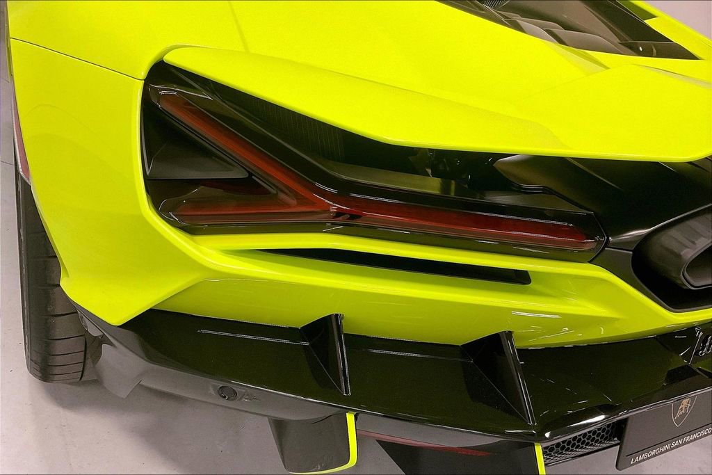 Used 2025 Lamborghini Revuelto image 31